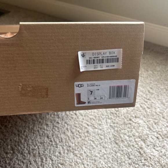 UGG Boots - Picture 2 of 7